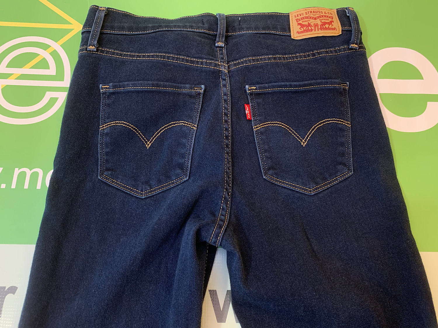 Levis 720 High Rise Super Skinny Jeans Size 28 at MenuGem Springfield